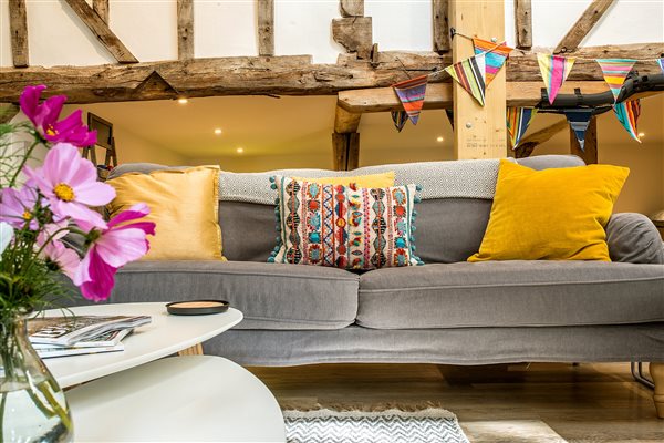 HAYLOFT LIVING SPACE FACING THE DEN